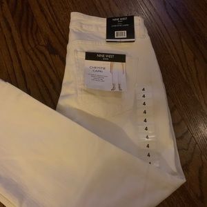 White stretchy jeans 👖